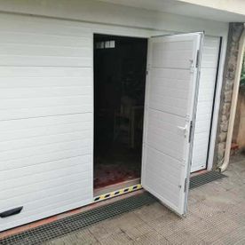 Cerrajería Epifanio Velasco puerta seccional de color blanco