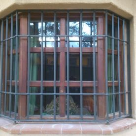 Cerrajería Epifanio Velasco ventana con rejas grises