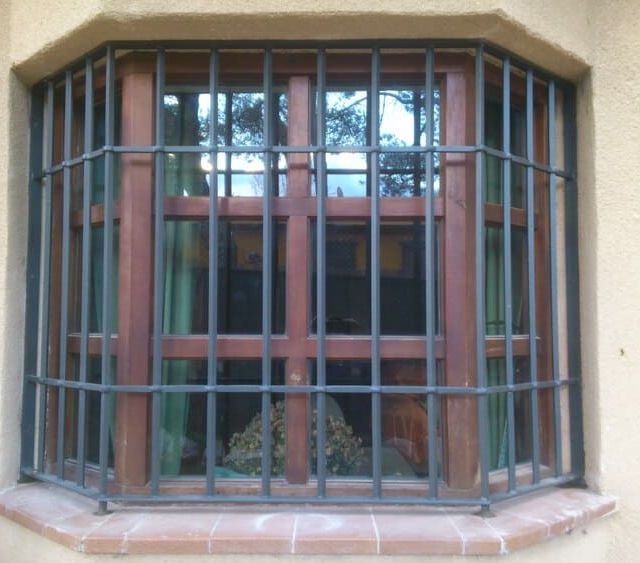 Cerrajería Epifanio Velasco ventana con rejas grises